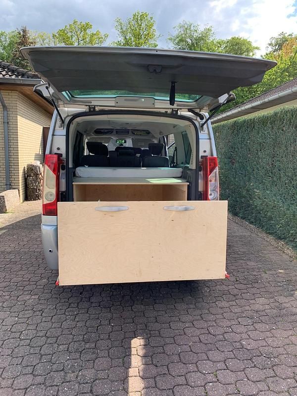 Gebraucht Peugeot TePee 163 PS (119 kW) 2012 Silber Van / Kleinbus