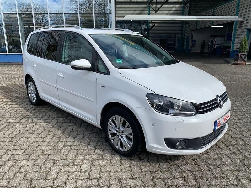 Gebraucht VW Touran Life 105 PS (77 kW) 2013 Weiß Van / Kleinbus