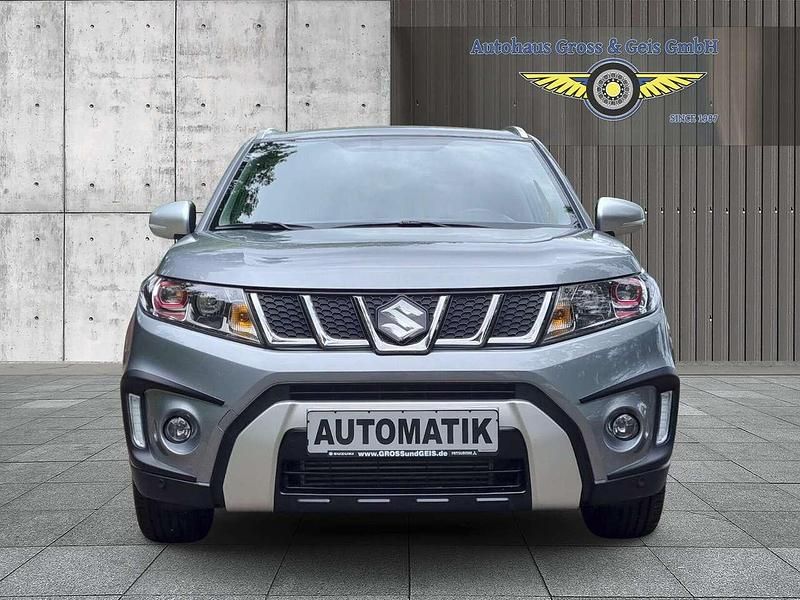 Galactic gray metallic Gebraucht 2018 Suzuki Vitara SUV | 18.900 € (Fairer Preis) - Bild 1/4