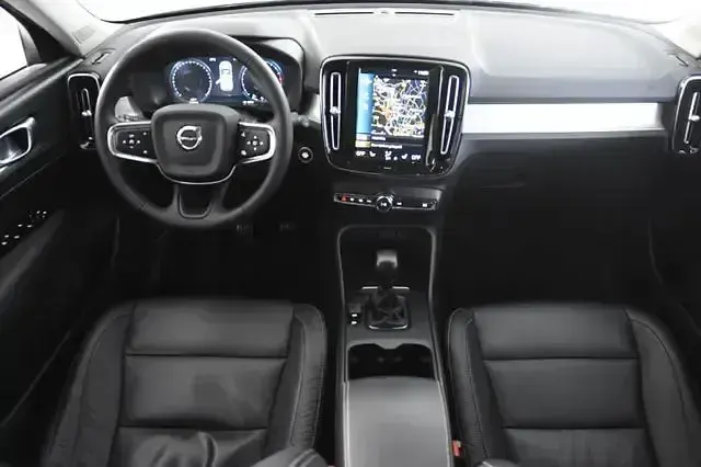Gebraucht Volvo XC40 Momentum 129 PS (94 kW) 2022 Weiss (metallic) SUV