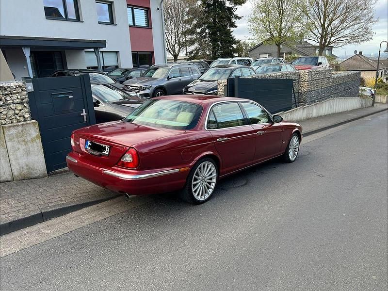 Gebraucht Jaguar XJ 238 PS (175 kW) 2007 Rot Limousine