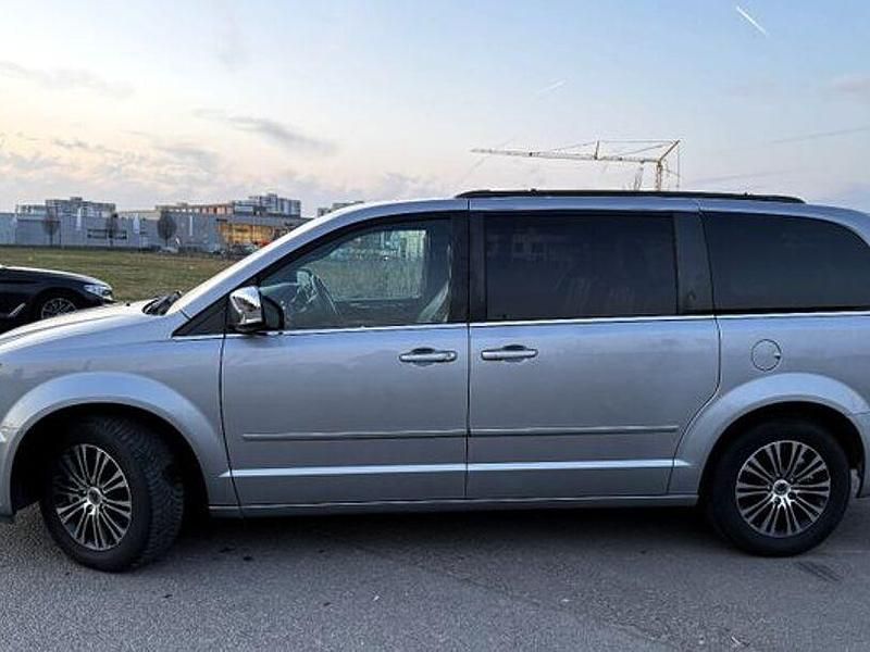 Gebraucht Lancia Voyager S 177 PS (130 kW) 2015 Silber Van / Kleinbus