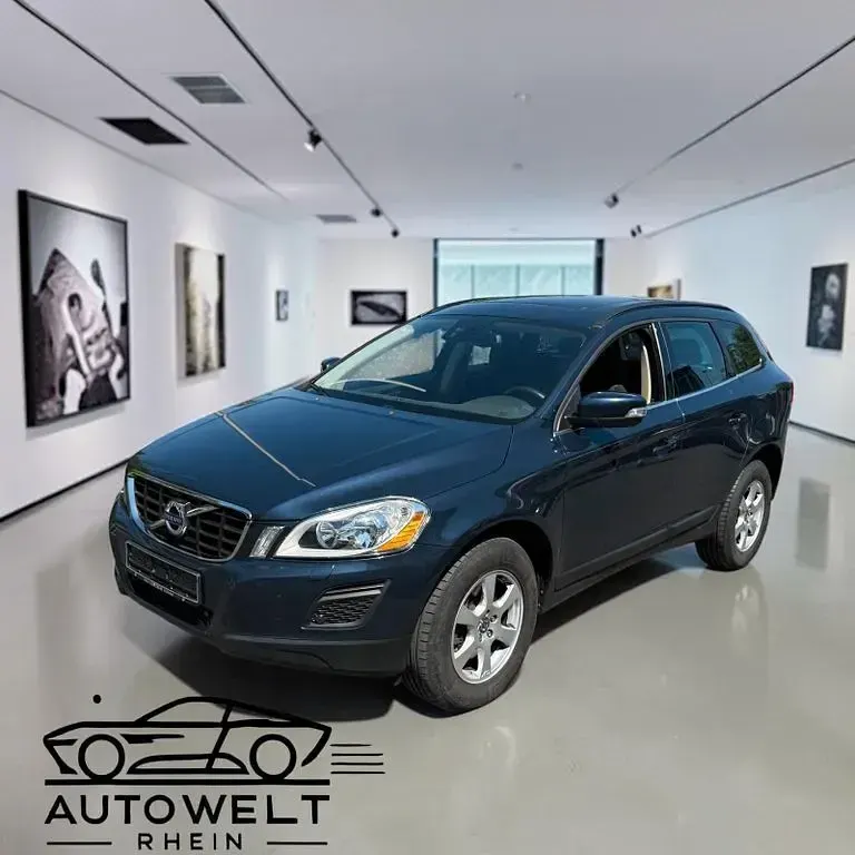 Gebraucht Volvo XC60 Momentum 136 PS (100 kW) 2013 Blau SUV