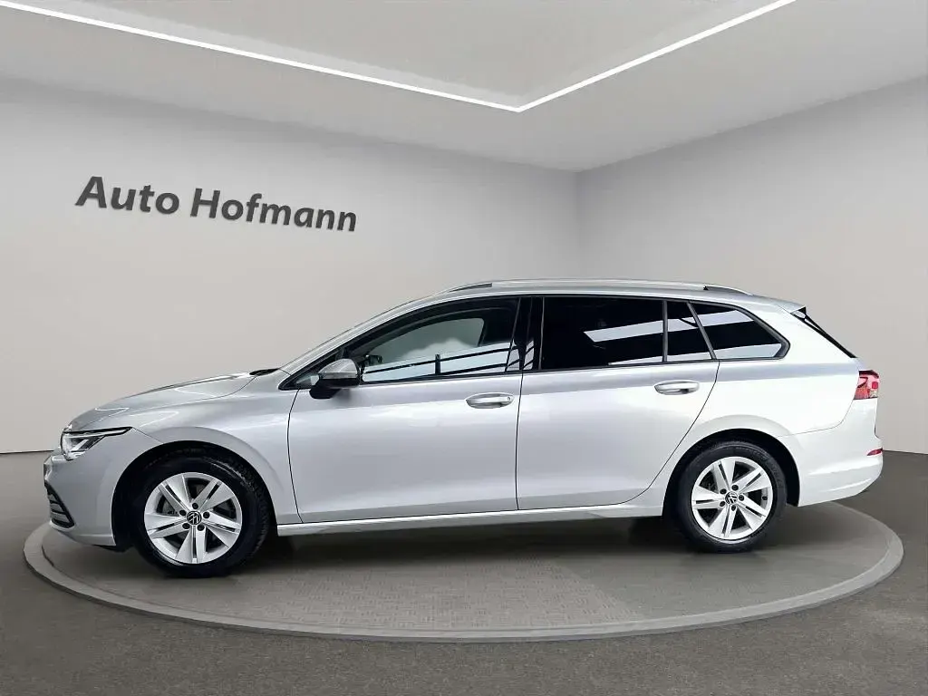 Gebraucht VW Golf VII Life 150 PS (110 kW) 2021 Reflex silver metallic Kleinwagen