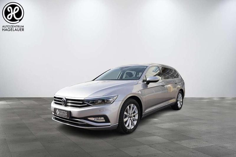 Silber Gebraucht 2023 VW Passat Elegance Kombi | 27.573 € (Etwas zu teuer) - Bild 1/4