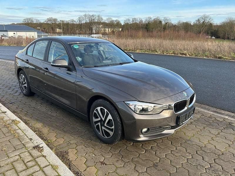 Gebraucht BMW 316 136 PS (100 kW) 2013 Braun Limousine