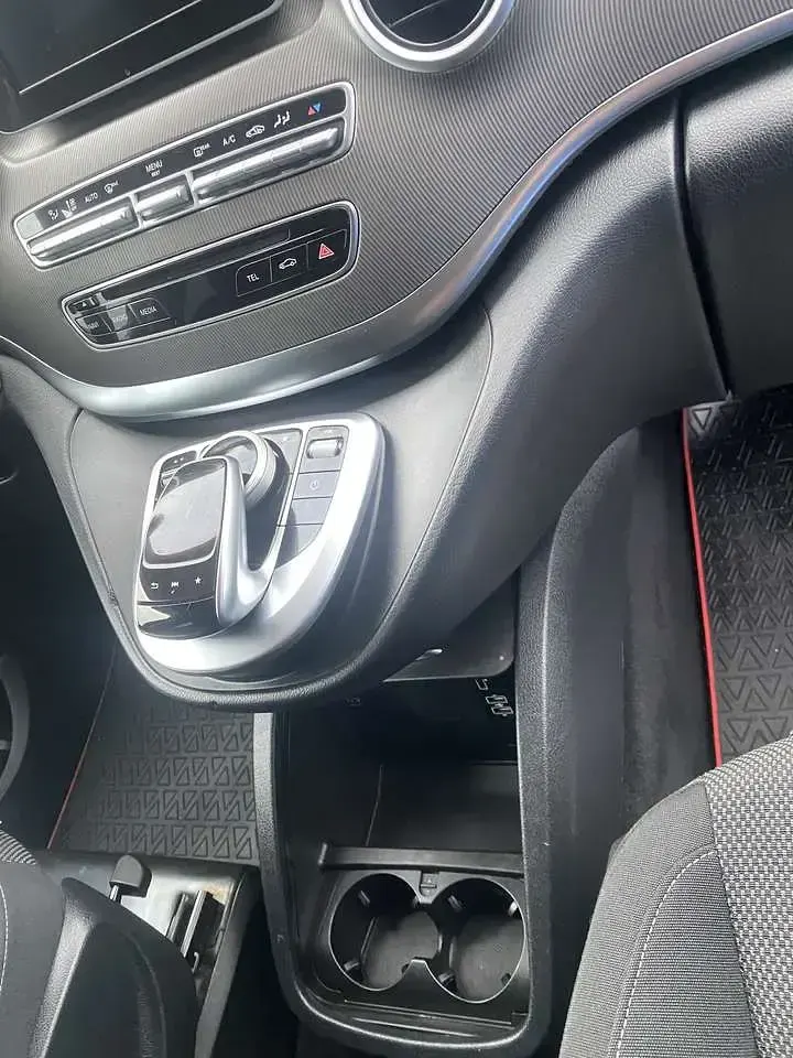 Gebraucht Mercedes V220 Edition 163 PS (119 kW) 2017 Schwarz Van / Kleinbus