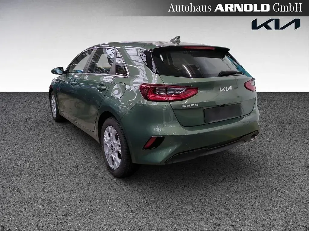 Gebraucht Kia Ceed Vision 140 PS (102 kW) 2025 Experiencegrün Kleinwagen