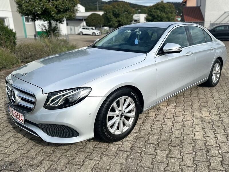 Silber Gebraucht 2018 Mercedes E220 Avantgarde Limousine | 15.900 € (Fairer Preis) - Bild 1/4