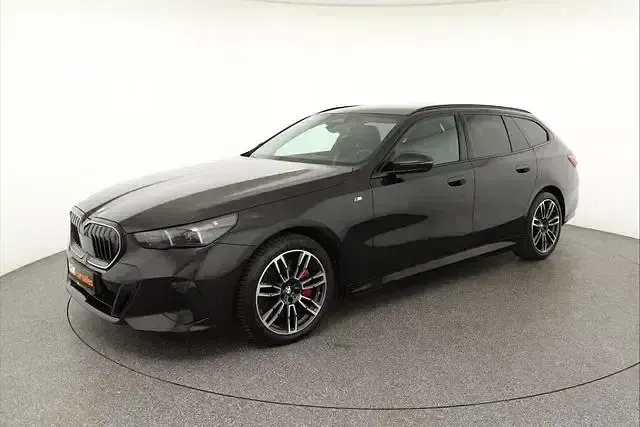 Gebraucht BMW 540 M Sport 303 PS (222 kW) 2025 Schwarz Kombi