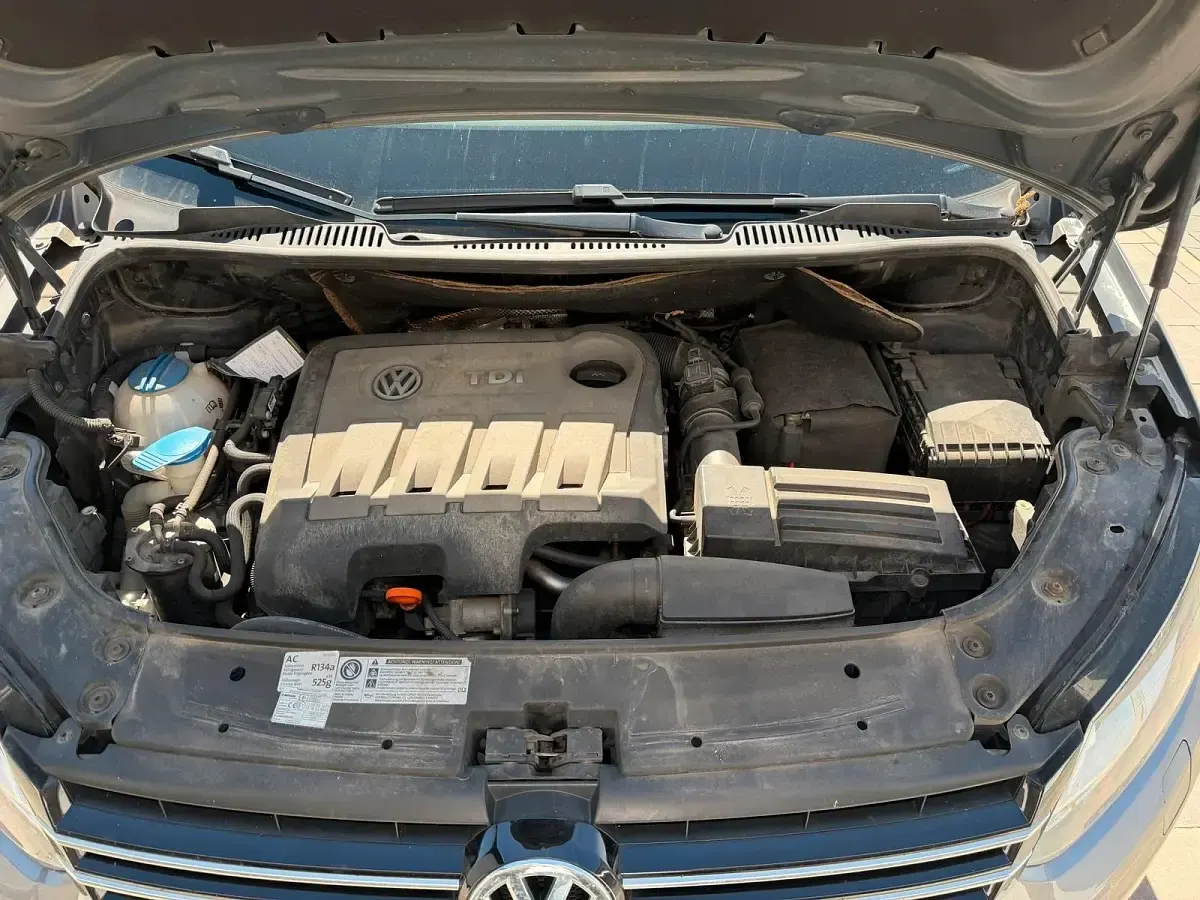 Używany VW Touran 105 KM (77 kW) 2011 Szary Minivan