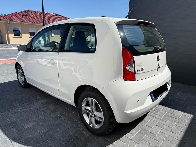 Weiß Gebraucht 2016 Seat Mii Chic Kleinwagen | 3.950 € (Guter Preis) - Bild 1/4