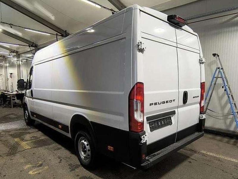 Gebraucht Peugeot Boxer 180 PS (132 kW) 2025 Lackierung weiss icy Van