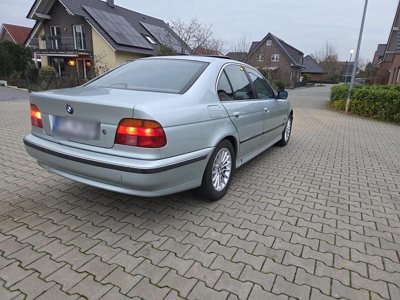 Gebraucht BMW 525 143 PS (105 kW) 1997 Silber Limousine