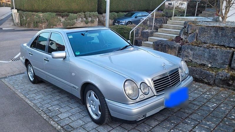 Gebraucht Mercedes E280 Avantgarde 193 PS (141 kW) 1996 Silber Limousine