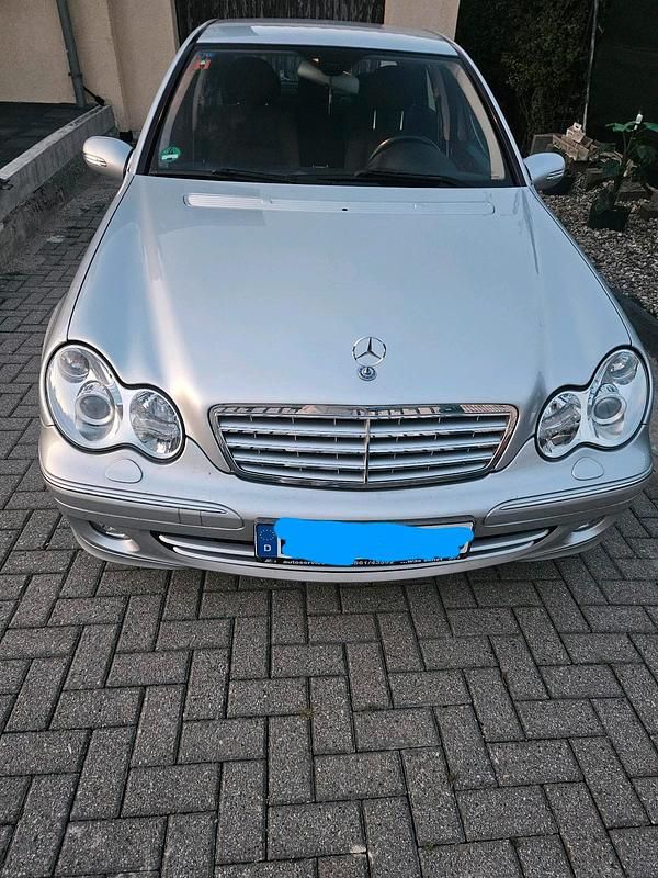 Silber Gebraucht 2006 Mercedes C200 Limousine | 6.999 € (Teuer) - Bild 1/4