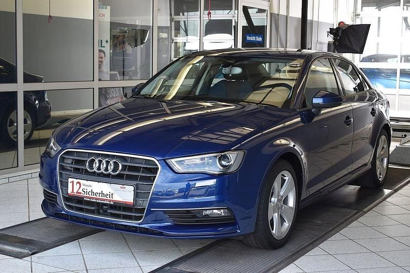 Blau Gebraucht 2015 Audi A3 Ambition Limousine | 16.200 € (Fairer Preis) - Bild 1/4