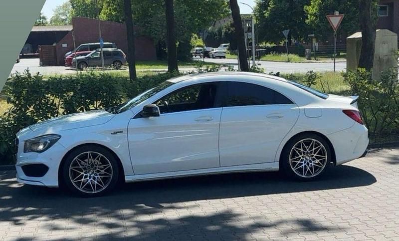 Weiß Gebraucht 2014 Mercedes CLA250 AMG line Limousine | 18.900 € (Etwas zu teuer) - Bild 1/4