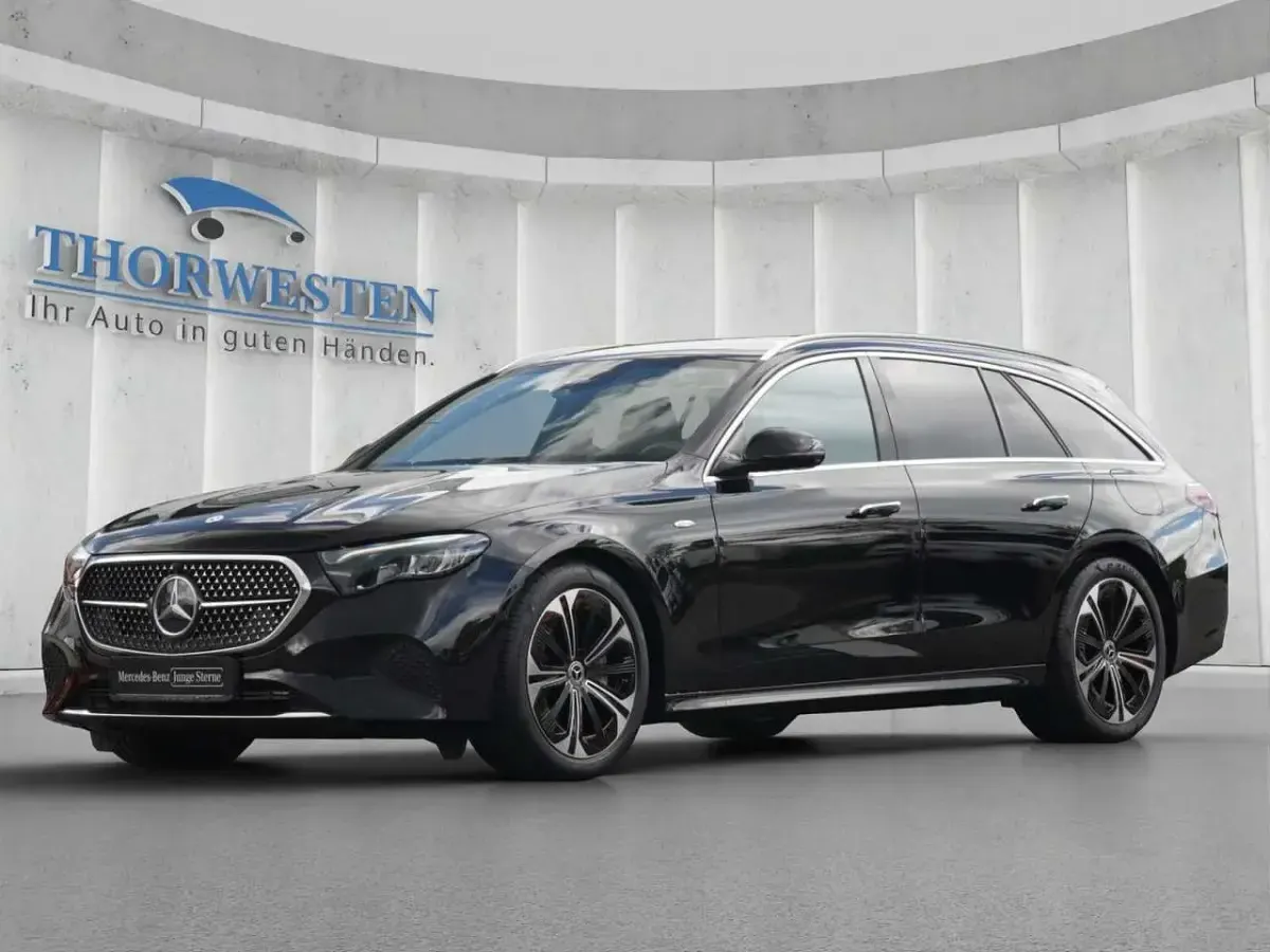 Gebraucht Mercedes E300 Avantgarde 313 PS (230 kW) 2025 Lack obsidianschwarz Kombi