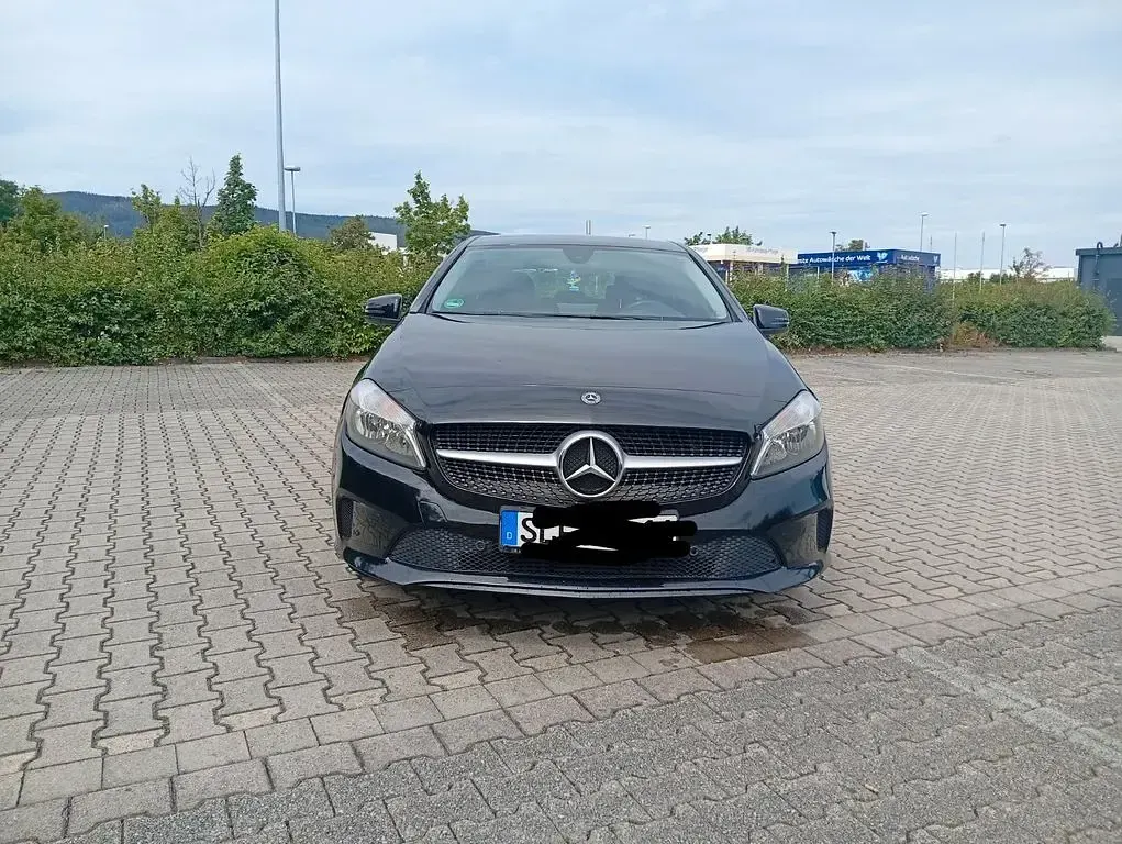 Gebraucht Mercedes A180 109 PS (80 kW) 2017 Schwarz Kleinwagen