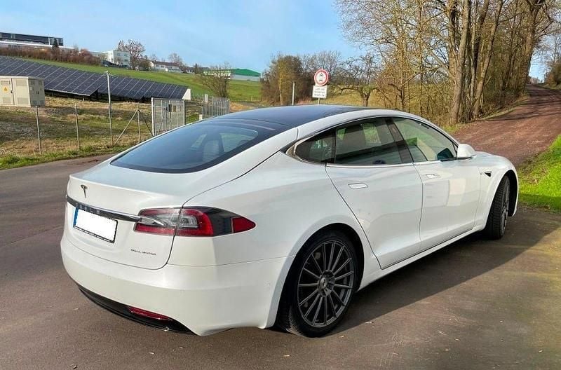 Gebraucht Tesla Model S Standard Range 386 kW (525 PS) 2020 Weiß Kleinwagen