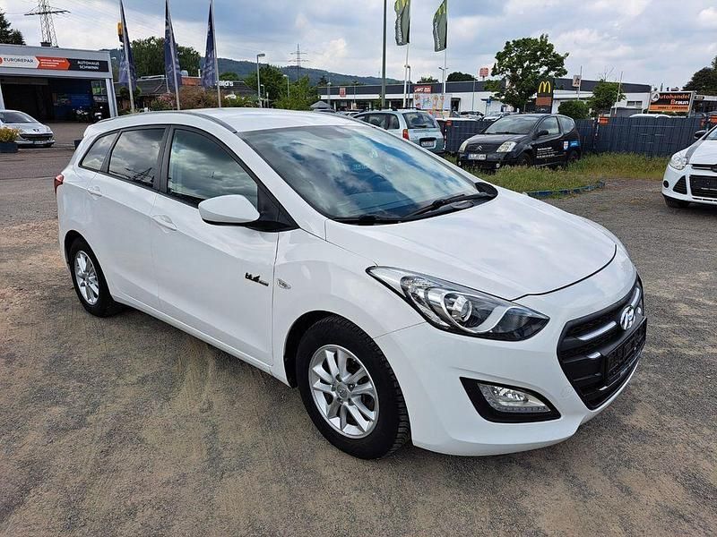 Gebraucht Hyundai i30 Classic 128 PS (94 kW) 2014 Weiß Kombi