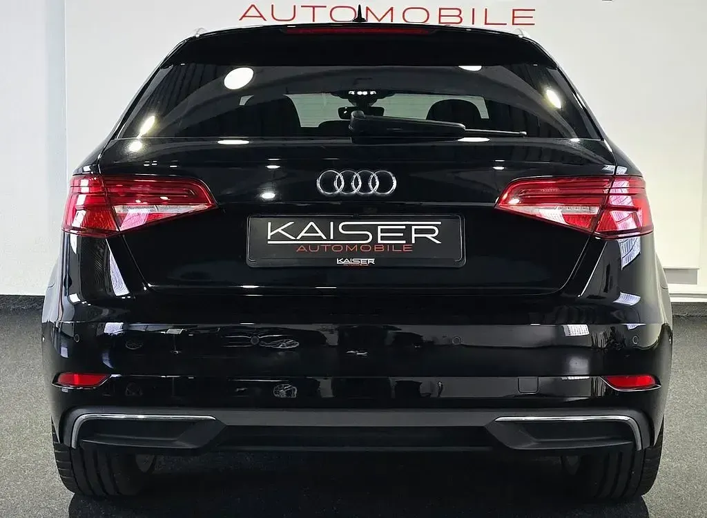 Gebraucht Audi e-tron Sport 150 PS (110 kW) 2020 Brillantschwarz SUV