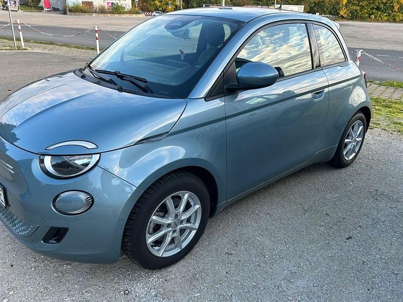 Blau Gebraucht 2021 Fiat 500e Icon Kleinwagen | 19.000 € (Fairer Preis) - Bild 1/4