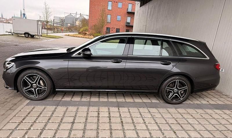 Gebraucht Mercedes E300 Advantage 317 PS (233 kW) 2022 Grau Kombi