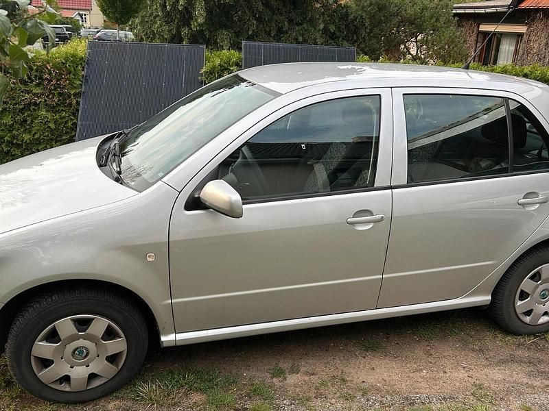 Silber Gebraucht 2007 Skoda Fabia Classic Kleinwagen | 2.200 € (Superpreis) - Bild 1/4