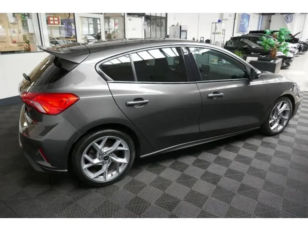 Gebraucht Ford Focus ST 280 PS (205 kW) 2021 Magnetic (metallic) Kleinwagen