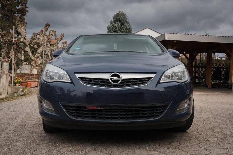 Gebraucht Opel Astra Edition 87 PS (63 kW) 2011 Blau Limousine