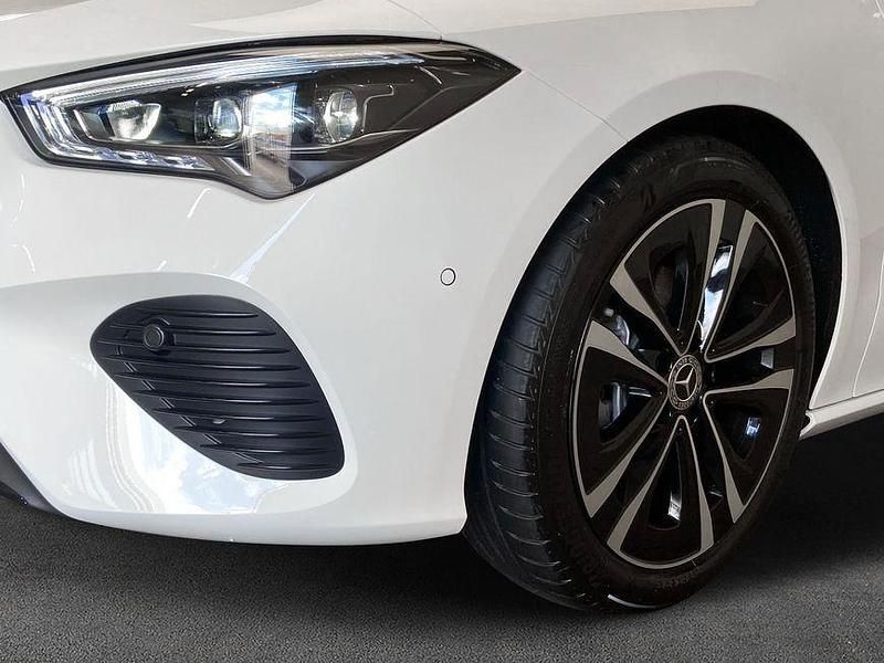 Gebraucht Mercedes CLA180 Shooting Brake Edition 136 PS (100 kW) 2025 Weiß Kombi