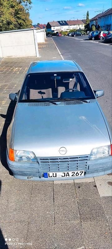 Gold Gebraucht 1987 Opel Kadett S Limousine | 1.250 € - Bild 1/4