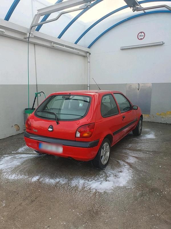 Gebraucht Ford Fiesta 60 PS (44 kW) 2001 Rot Kleinwagen