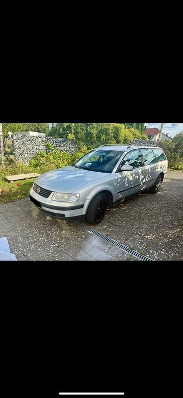 Silber Gebraucht 2000 VW Passat Kombi | 800 € (Guter Preis) - Bild 1/4