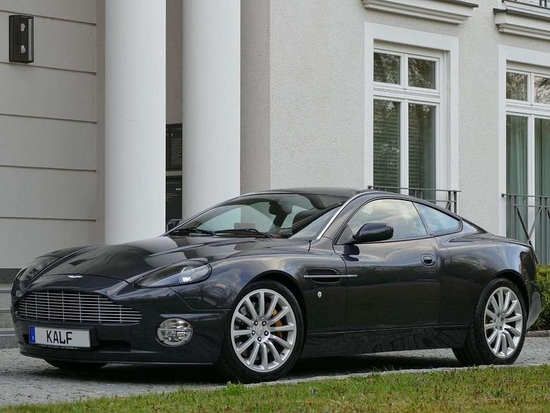 Grau Gebraucht 2003 Aston Martin Vanquish Coupé | 119.800 € - Bild 1/4