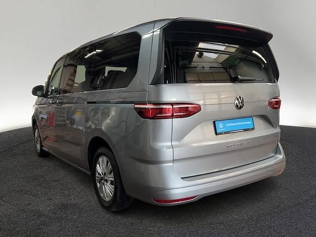 Gebraucht VW Multivan Life 150 PS (110 kW) 2024 Monosilber metallic Van