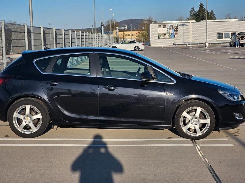 Gebraucht Opel Astra Cosmo 116 PS (85 kW) 2009 Schwarz Kleinwagen