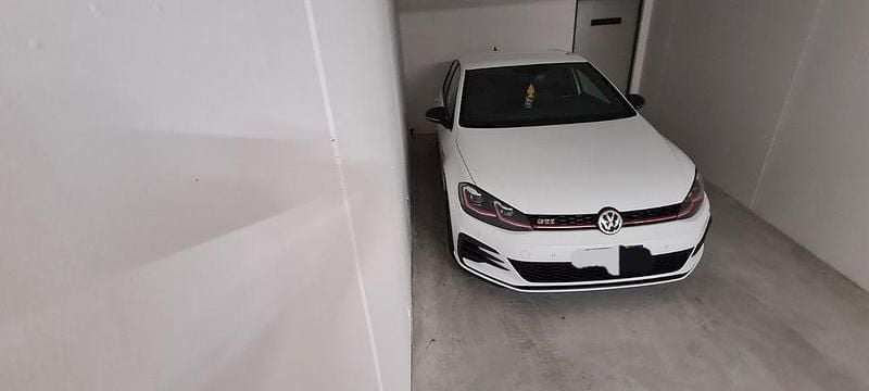 Weiß Gebraucht 2017 VW Golf VII GTI Limousine | 22.000 € (Etwas zu teuer) - Bild 1/4