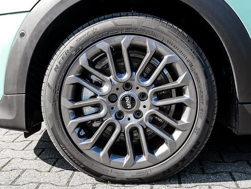 Second-hand Mini Cooper Classic 114 kW (156 CP) 2025 Verde Hatchback