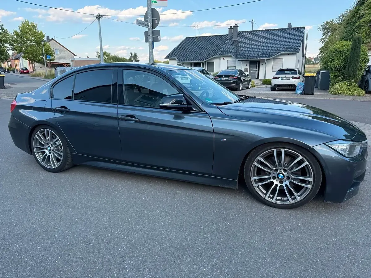 Gebraucht BMW 330 M Sport 258 PS (189 kW) 2014 Grau Limousine
