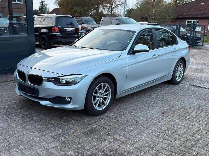 Silber Gebraucht 2013 BMW 318 Comfort Edition Limousine | 7.499 € (Superpreis) - Bild 1/4