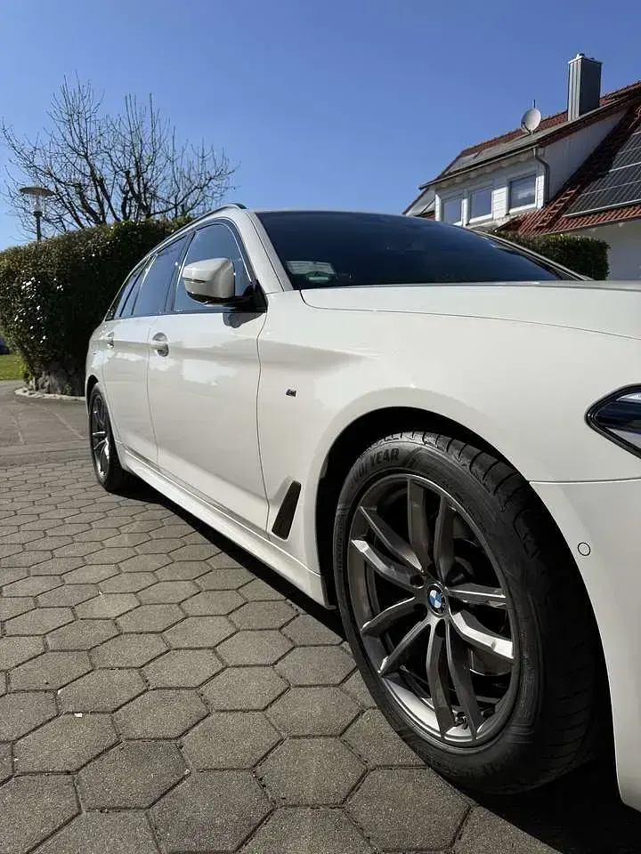 Gebraucht BMW 520 M Sport 184 PS (135 kW) 2018 Weiß Kombi