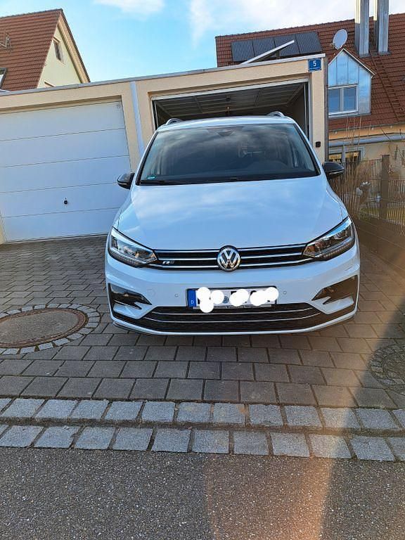 Weiß Gebraucht 2018 VW Touran R-line Van / Kleinbus | 20.990 € (Fairer Preis) - Bild 1/4