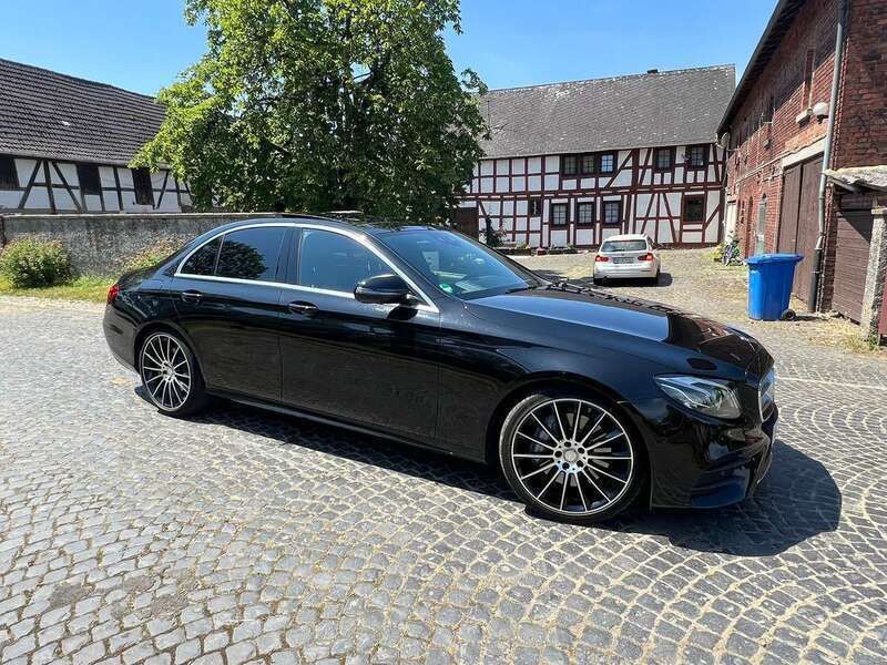 Schwarz Gebraucht 2017 Mercedes E350 AMG line Plus Limousine | 34.900 € (Etwas zu teuer) - Bild 1/4