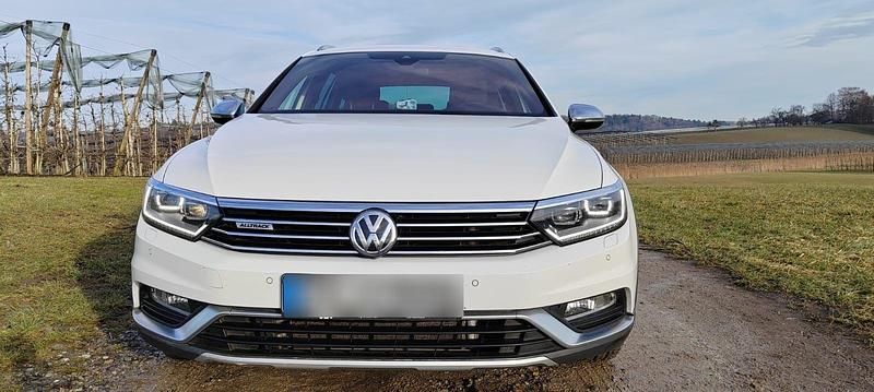 Gebraucht VW Passat Alltrack 240 PS (176 kW) 2017 Weiß Kombi