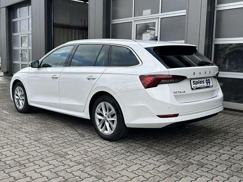 Gebraucht Skoda Octavia Style 116 PS (85 kW) 2023 Candyweiss Kombi