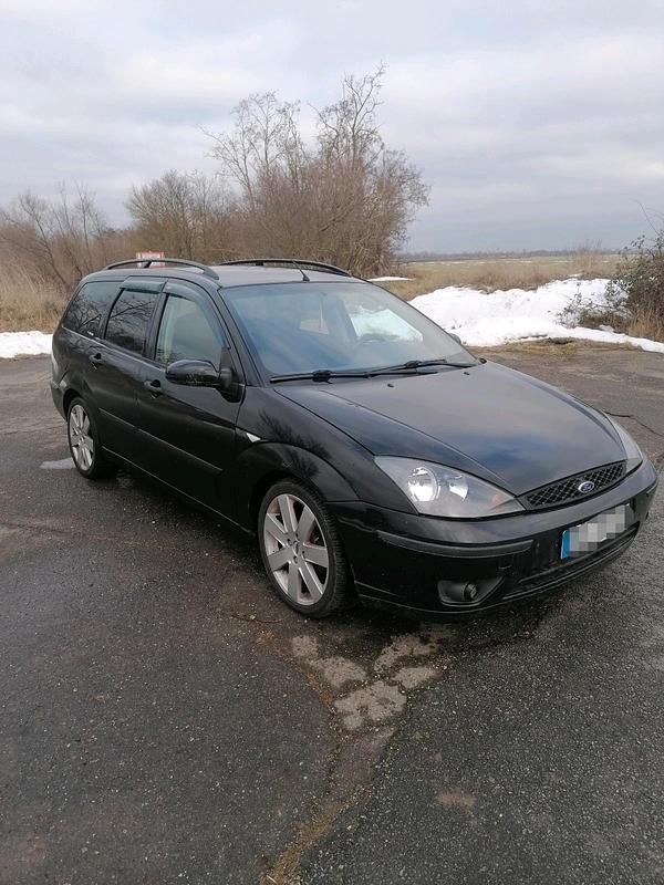 Second-hand Ford Focus 100 CP (73 kW) 2004 Negru Break
