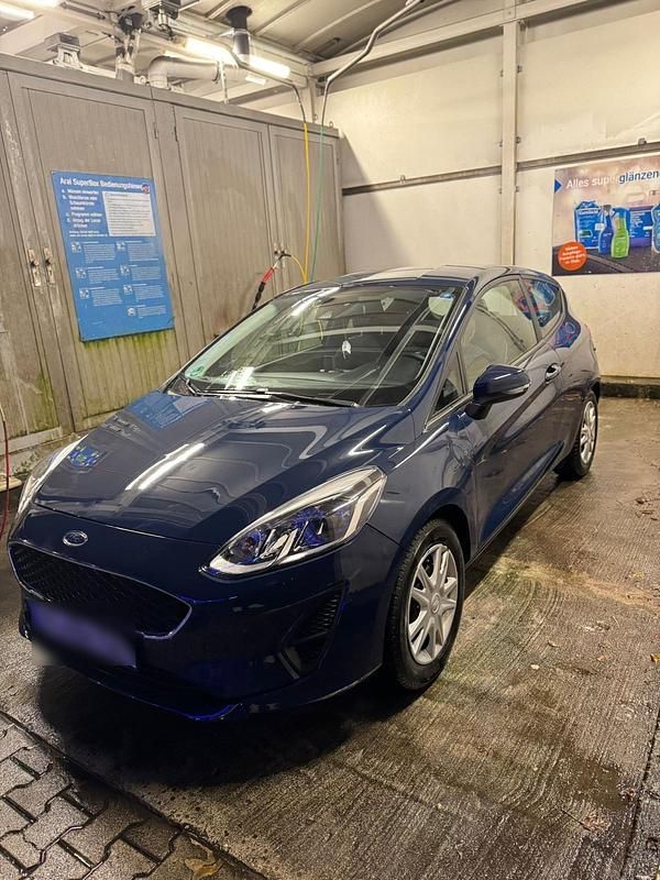 Blau Gebraucht 2018 Ford Fiesta Kleinwagen | 6.490 € (Guter Preis) - Bild 1/4